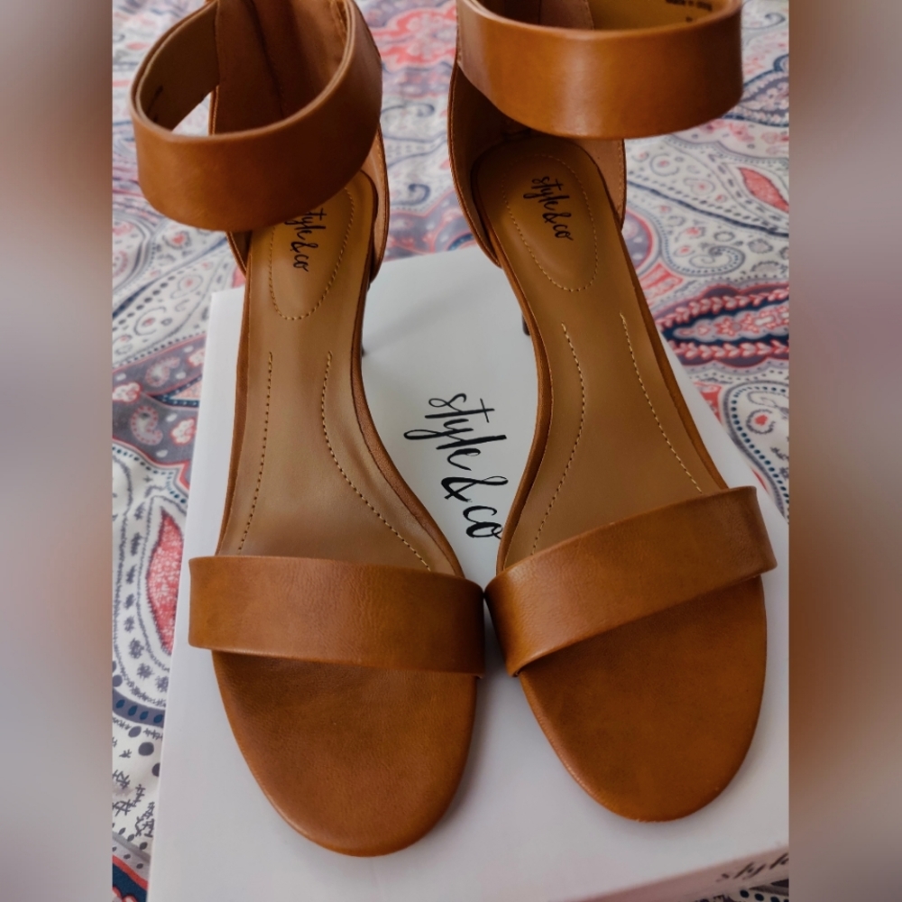 Style & Co paycee brown heel 9M